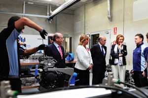 Ezpeleta und Co. zu Besuch bei ExternPro; ganz rechts Trevor Morris