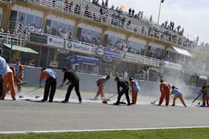 Nach der Kollision mit Andrews ölte Iannuzzos Honda die Strecke