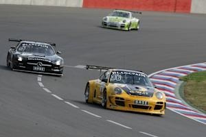 Spannender Zweikampf zwischen Maximilian Götz und Nick Tandy