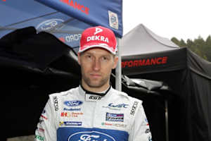 Stefan Mücke im Arbeitsbereich des Fahrerlagers