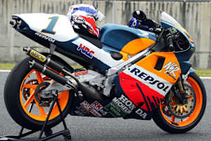 Unter anderem wird eine von Mick Doohans ehemaligen Honda NSR 500 präsentiert