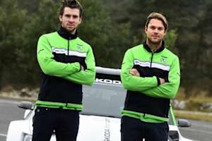 Anders Jaeger (li.) und Andreas Mikkelsen in Skoda-Dress