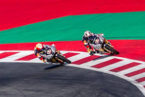 Der entscheidende Moment: Viu (81) verlässt vor Garcia (41) die Rennstrecke