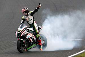 Shane Byrne feiert in Knockhill seinen sechsten Saisonsieg