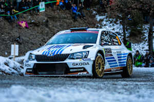 Sieg in historischer Lackierung – Skoda-Werkspilot Andreas Mikkelsen