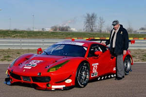 Stolzes Paar: Giuseppe Risi und sein Ferrari 488 GTE