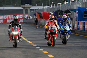 Heute in Motegi: Haruchika, Takuma und Nobu Aoki drehten eine Runde