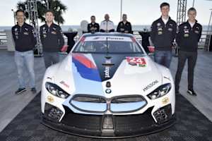 Der BMW M8 GTE und die IMSA-Einsatzfahrer: Alexander Sims, Connor De Phillippi, John Edwards und Jesse Krohn (v.li.)