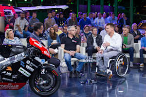 Moderator Michael Knöppel mit Martin Bauer und Pit Beirer