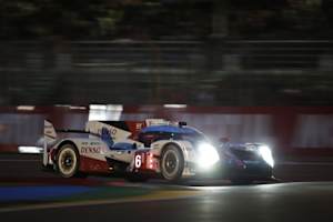 In Führung bei den 24 Stunden von Le Mans: Der Toyota TS050 Hybrid von Stéphane Sarrazin, Mike Conway und Kamui Kobayashi