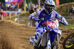 Romain Febvre gewinnt den ersten Lauf in Loket  