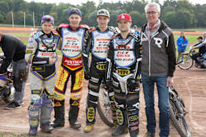 Die siegreichen Herxheimer: Celina Liebmann, Lukas Fienhage, Mark und Erik Riss, Klaus Dudenhöffer