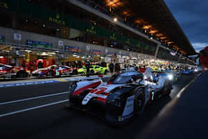 In Le Mans bislang vorne: Der Toyota TS050 Hybrid von Kamui Kobayashi