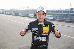 Sie hat es den Herren gezeigt: Claudia Hürtgen war in der Qualifikation zum ADAC GT Masters am Sachsenring nicht zu schlagen.