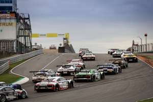 Auf dem Sachsenring geht es auch im ADAC GT Masters ordentlich bergauf und bergab