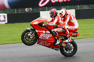 2009 in Donington: Mamola mit Prinz Harry auf dem Sozius