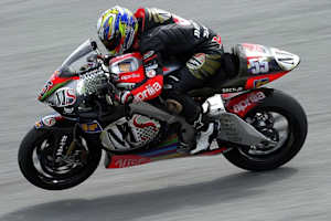 Régis Laconi 2002 auf der Aprilia Dreizylinder-Cube