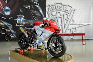 Die Logos von Yakhnich Motorsport werden verschwinden