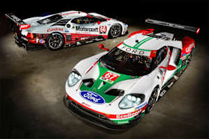 Die beiden Ford GT in historischer Lackierung für Daytona