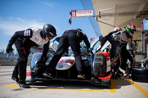 Bei Toyota werden schon ordentlich Boxenstopps für die 6h Austin der FIA WEC geübt