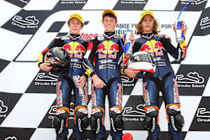 Red-Bull-Rookies-Podest von Estoril 2012: 2014 treffen sich Philipp Öttl, Scott Deroue und Karel Hanika (v. li.) wieder in der WM