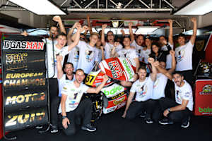 Edgar Pons jubelte mit dem Baiko Racing Team über den Moto2-EM-Titel 2019