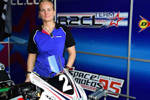 Nina Prinz wird in wenigen Minuten im zweiten Qualifying zum ersten Mal auf der Endurance-Suzuki sitzen
