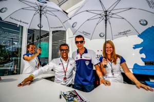 Markus Reiterberger (Mitte) unterwegs mit Loris Capirossi