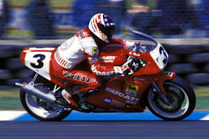 Raymond Roche 1990 beim Superbike-WM-Lauf in Donington Park 