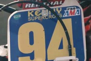 Ken Roczens startet auf einer modernisierten Honda CR250R von Jeremy McGrath aus dem Jahre 2006