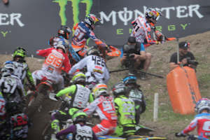 Pauls Jonass gewann den 'holeshot' in Lauf 1