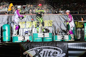 Den Schampus auf dem Podium Schampus (Walsh, Lebeau, Larranaga) hat Paul Haberland verpasst 