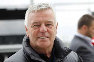 Derek Warwick ist immer mal wieder als Rennkommissar im Einsatz