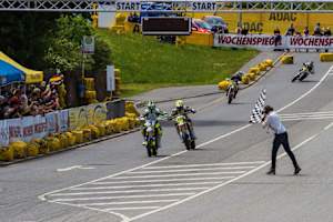 Der Zieleinlauf in St.Wendel: Lukas Höllbacher vor Markus Class