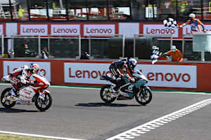 Mit knappem Vorsprung prescht John McPhee über die Ziellinie