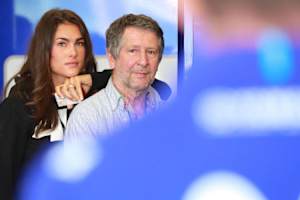 Vales Freundin Francesca und sein Papa Graziano in der Yamaha-Box
