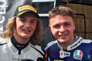 Tom Toparis (li.) mit IDM-Meister Max Enderlein