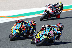 Sam Lowes (22) vor seinem Teamkollegen Fernandez und Tom Lüthi (12)
