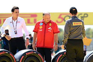 Ferrari-Teamchef Fred Vasseur (Mitte)
