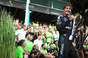 George Russell lässt sich feiern