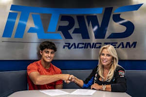 Daniel Muñoz mit Teammanagerin Laura Bertulessi