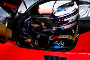 Mathieu Jaminet im Cockpit des Genesis GMR-001