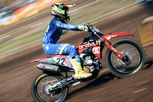 Antonio Cairoli fuhr in Crawfordsville mit gebrochener Hand