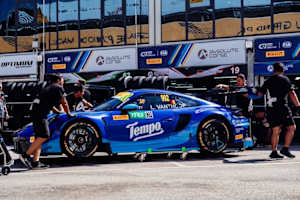 Nach starker Mechanikerleistung kehrt das Fahrzeug von Laurens Vanthoor Freitag auf den Guia Circuit zurück