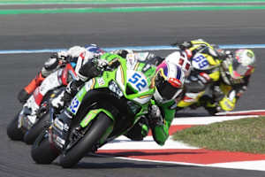 Jeremy Alcoba nimmt es mit der einzigen Kawasaki mit Triumph und Ducati auf