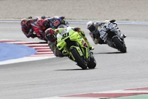 In den Kurven braucht es in der MotoGP viel Körpereinsatz