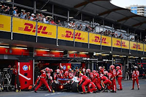 Leclerc beim Boxenstopp in Baku