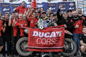 Das Beddini Ducati Team feiert den ersten Sieg der Desmo250 MX