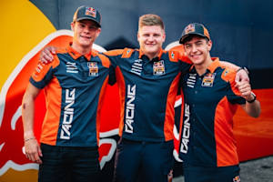 WM-Leader Rueda (re.) mit Niklas Ajo und Collin Veijer