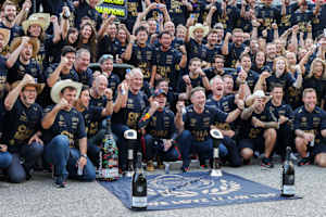 Die Red Bull Racing-Mannschaft feiert in Texas